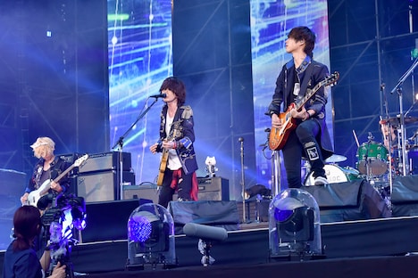 「BUMP OF CHICKEN STADIUM TOUR 2016 "BFLY"NISSAN STADIUM 2016/7/16,17」日産スタジアム公演の様子。（撮影：古渓一道）