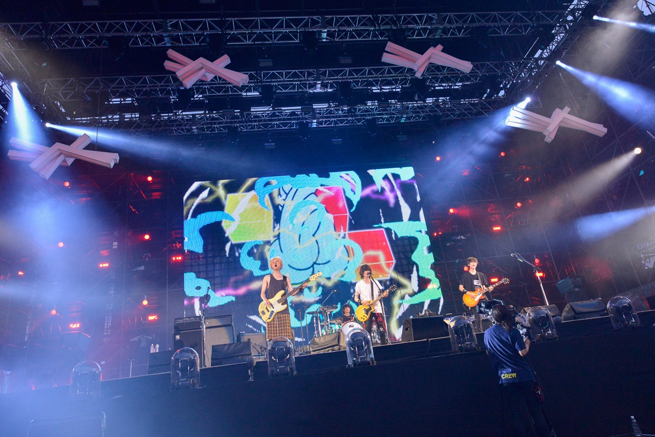 「BUMP OF CHICKEN STADIUM TOUR 2016 "BFLY"」ファイナル公演の様子。（撮影：古渓一道）