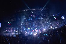 「BUMP OF CHICKEN STADIUM TOUR 2016 "BFLY"」ファイナル公演の様子。（撮影：古渓一道）