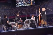 サブステージで演奏するBUMP OF CHICKEN。（撮影：古渓一道）