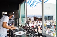 WATERステージに出演したDJ Fumiya。（写真提供：ワーナーミュージック・ジャパン）
