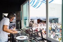 WATERステージに出演したDJ Fumiya。（写真提供：ワーナーミュージック・ジャパン）