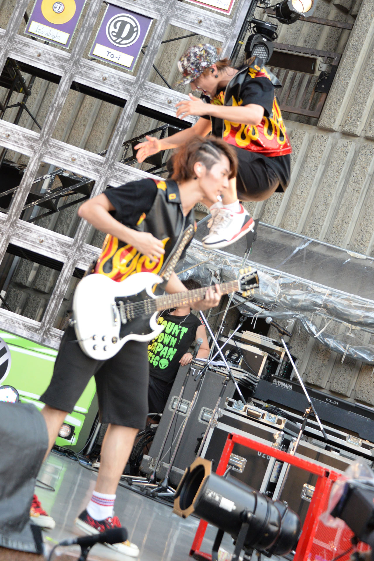 手前からMASAKI、To-i。