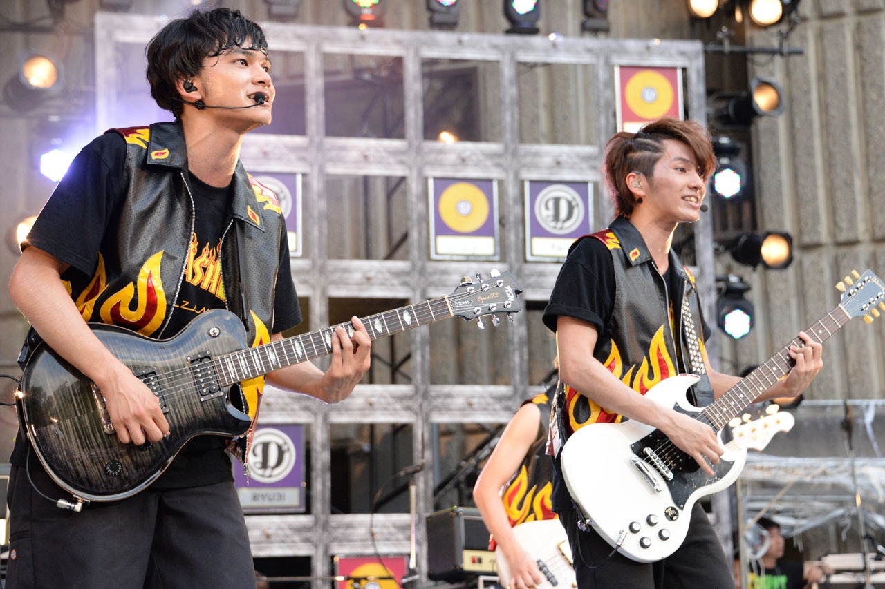 左からTAKUMI、MASAKI。