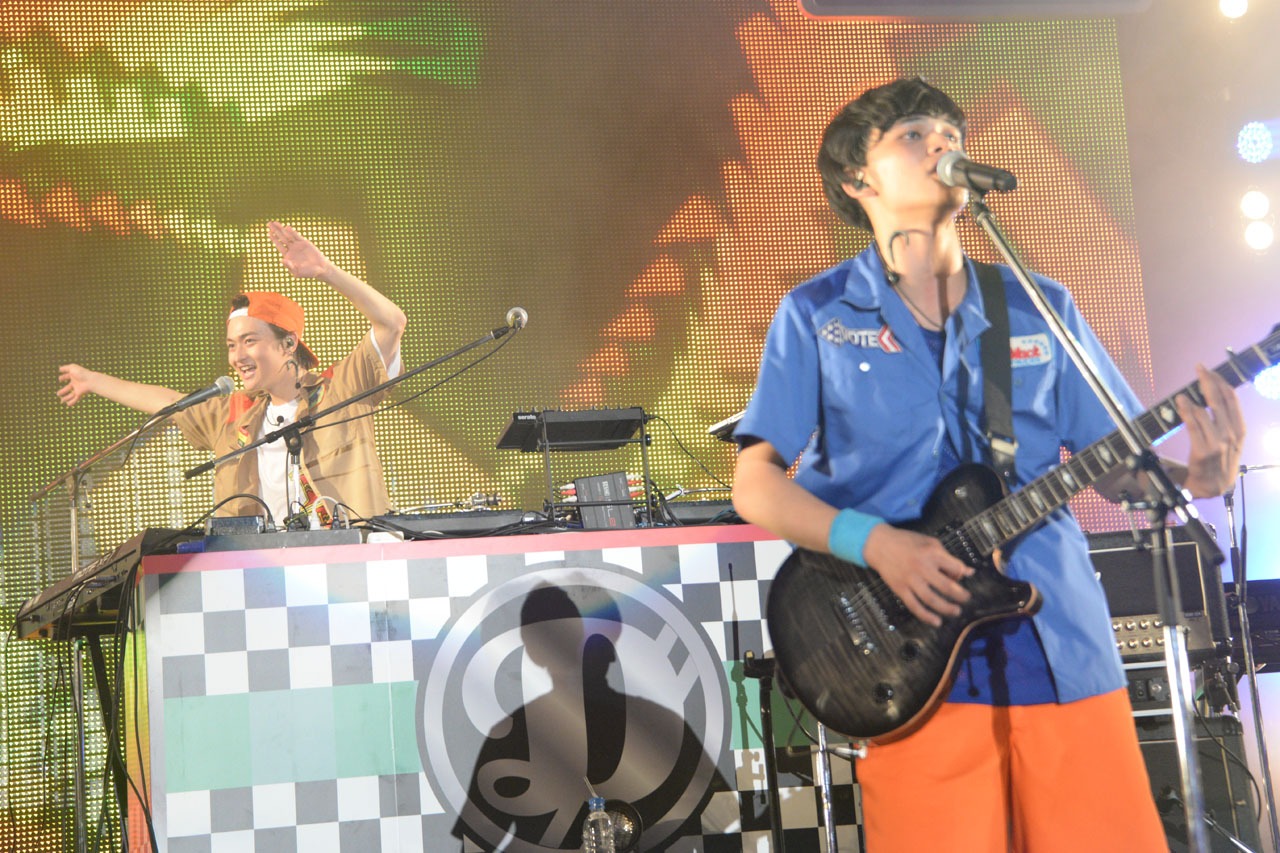 手前からTAKUMI、To-i。