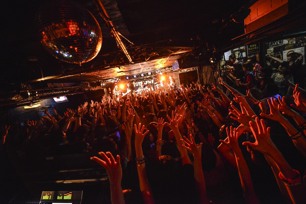 「女祭2016 -FAT GALS IN THE MOSH PIT!!-」の様子。（Photo by AZUSA TAKADA）