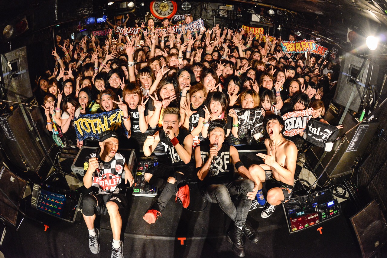「女祭2016 -FAT GALS IN THE MOSH PIT!!-」の様子。（Photo by AZUSA TAKADA）