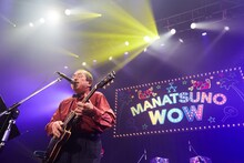 吾妻光良&The Swinging Boppers（写真提供：ワーナーミュージック・ジャパン）