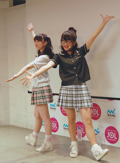 まこみな（写真提供：Virgin Music）