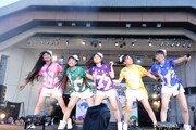 たこやきレインボー「オオサカアイドルフェスティバル 2016」の様子。