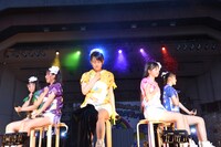 たこやきレインボー「オオサカアイドルフェスティバル 2016」の様子。
