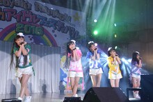 たこやきレインボー「オオサカアイドルフェスティバル 2016」の様子。