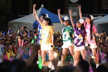 たこやきレインボー「オオサカアイドルフェスティバル 2016」の様子。