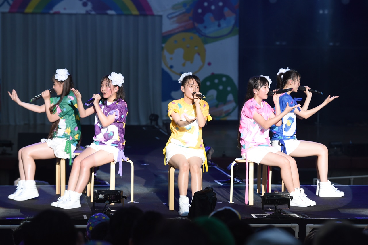 たこやきレインボー「オオサカアイドルフェスティバル 2016」の様子。