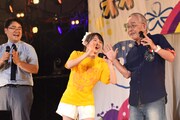 左から福島暢啓アナウンサー、清井咲希、角淳一。