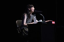 「ON AIR」ボタンを押し忘れたまましゃべっていた松野莉奈。