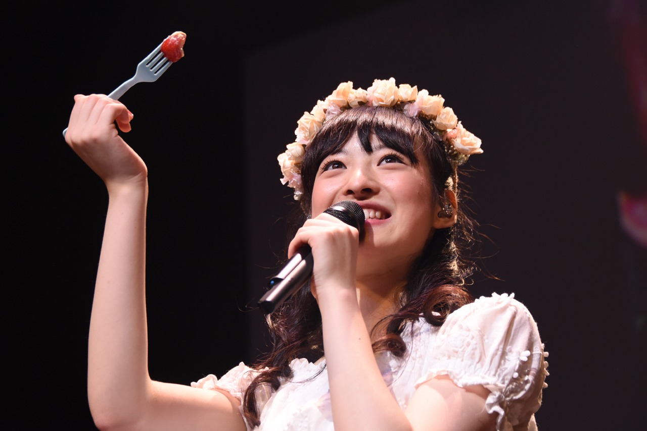 ご褒美のケーキをゲットしてご満悦の松野莉奈。