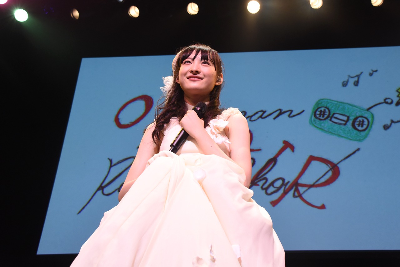 ウエディングドレス姿の松野莉奈。