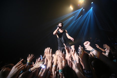 BRAHMANによるライブの様子。（写真提供：ディアステージ）