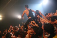 BRAHMANによるライブの様子。（写真提供：ディアステージ）