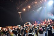 wacci「あっち、こっち、そっち、わっちツアー 2016 夏～土日祝には ウキ雨季 waccin’♪～」東京・ステラボール公演の様子。（写真提供：EPICレコードジャパン）