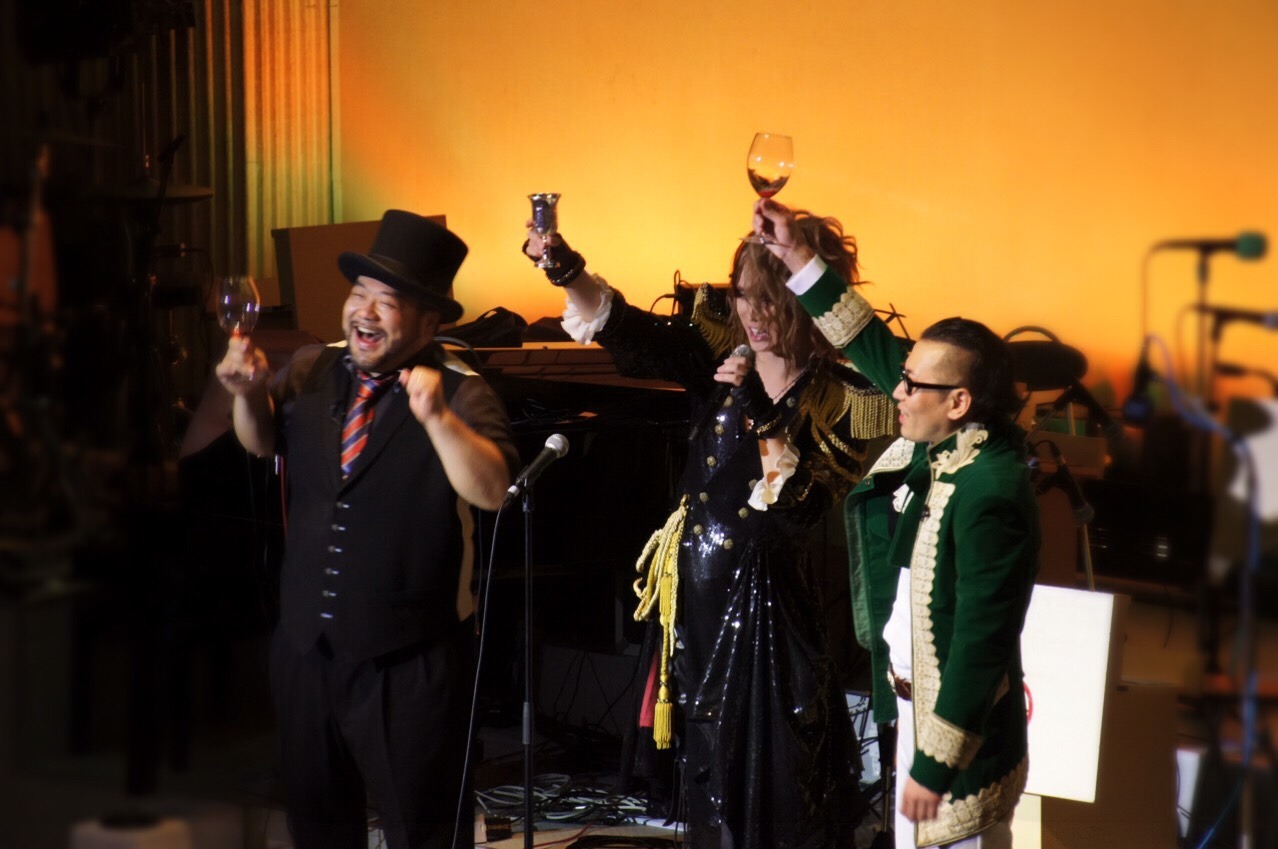 「KAMIJO生誕祭『Rose Fes -Supported by UUUU-』」でコラボしたKAMIJOと髭男爵。 （写真提供：ワーナーミュージック・ジャパン）