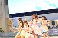 マジカル・パンチラインによるミニライブの様子。