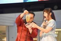 目の前で魔法を披露され、驚くユーナ。