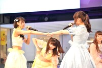 マジカル・パンチラインによるミニライブの様子。