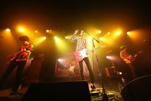 夜の本気ダンス「WONDERFUL! DANCEABLE! ENSEMBLE!」東京・LIQUIDROOM公演の様子。（撮影：石崎祥子）