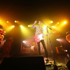 夜の本気ダンス、盤石のアンサンブルと新旧の楽曲で魅せたリキッド単独公演