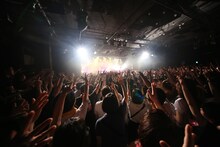 夜の本気ダンス「WONDERFUL! DANCEABLE! ENSEMBLE!」東京・LIQUIDROOM公演の様子。（撮影：石崎祥子）