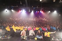 夜の本気ダンス「WONDERFUL! DANCEABLE! ENSEMBLE!」東京・LIQUIDROOM公演の集合写真。（撮影：石崎祥子）