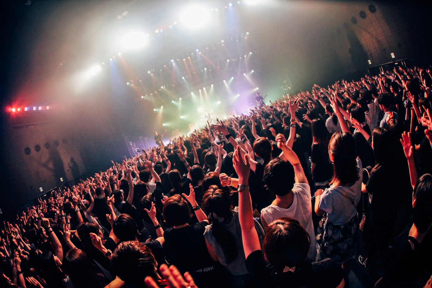AKi「AKi Tour 2016『HEADZ UP & DO IT!』」東京・Zepp DiverCity TOKYO公演の様子。（撮影：西槇太一）