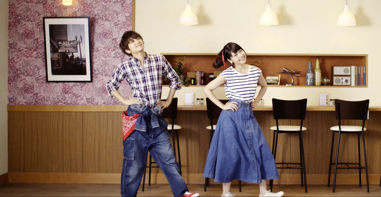 「まだ君は知らない MY PRETTIEST GIRL」ミュージックビデオのワンシーン。
