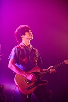 長田カーティス（G）（写真提供：ワーナーミュージック・ジャパン）