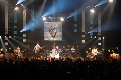 「井上苑子 1st SUMMER TOUR 2016 ～みんなおまたせ！～」東京・赤坂BLITZ公演の様子。（撮影：キセキミチコ）