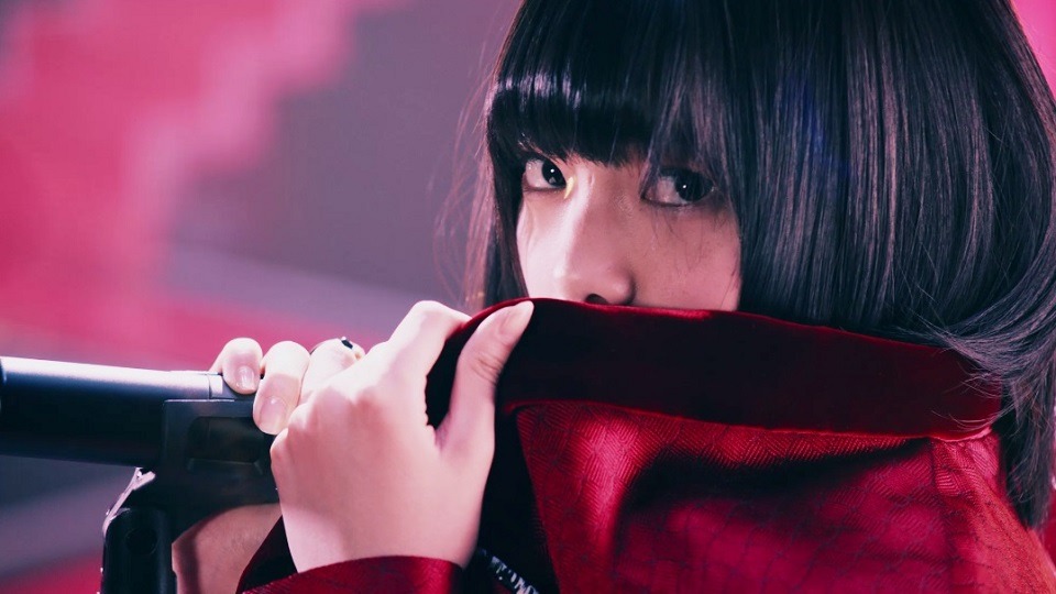 平手友梨奈「渋谷からPARCOが消えた日」ミュージックビデオのワンシーン。