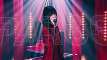 平手友梨奈「渋谷からPARCOが消えた日」ミュージックビデオのワンシーン。