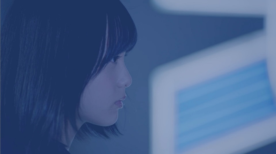 平手友梨奈「渋谷からPARCOが消えた日」ミュージックビデオのワンシーン。