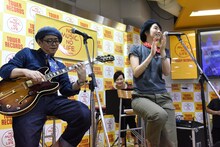 TWEEDEESインストアライブの様子。