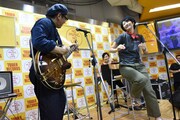 TWEEDEESインストアライブの様子。