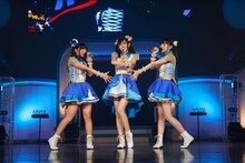 左から永野愛理、高木美佑、田中美海。（写真提供：DIVE II entertainment）