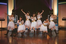 Wake Up, Girls!ツアー「あっちこっち行くけどごめんね！」舞浜アンフィシアター公演の様子。（写真提供：DIVE II entertainment）