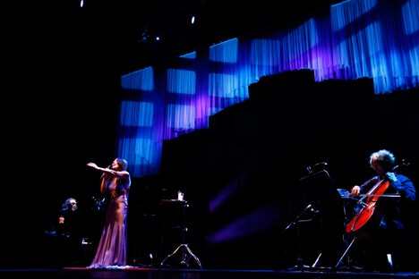 鬼束ちひろ「TIGERLILY」大阪・サンケイホールブリーゼ公演の様子。（撮影：堀田芳香）