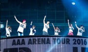 「AAA ARENA TOUR 2016 -LEAP OVER-」幕張メッセ9-11ホール7月3日公演の様子。 （写真提供：エイベックス・ミュージック・クリエイティヴ）