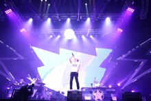 ファンキー加藤ワンマンライブ「I LIVE YOU 2016 in 横浜アリーナ」7月23日公演の様子。（撮影:笹原清明 / 堂園博之）