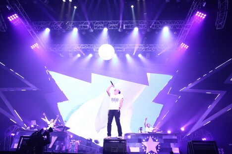 ファンキー加藤ワンマンライブ「I LIVE YOU 2016 in 横浜アリーナ」7月23日公演の様子。（撮影:笹原清明 / 堂園博之）