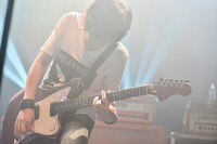 真鍋吉明（G）（撮影：橋本塁［SOUND SHOOTER］）