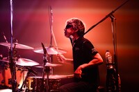 佐藤シンイチロウ（Dr）（撮影：橋本塁［SOUND SHOOTER］）